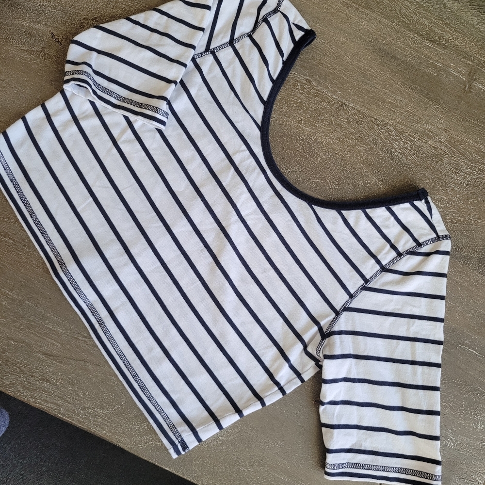 Crop Top Navy and White